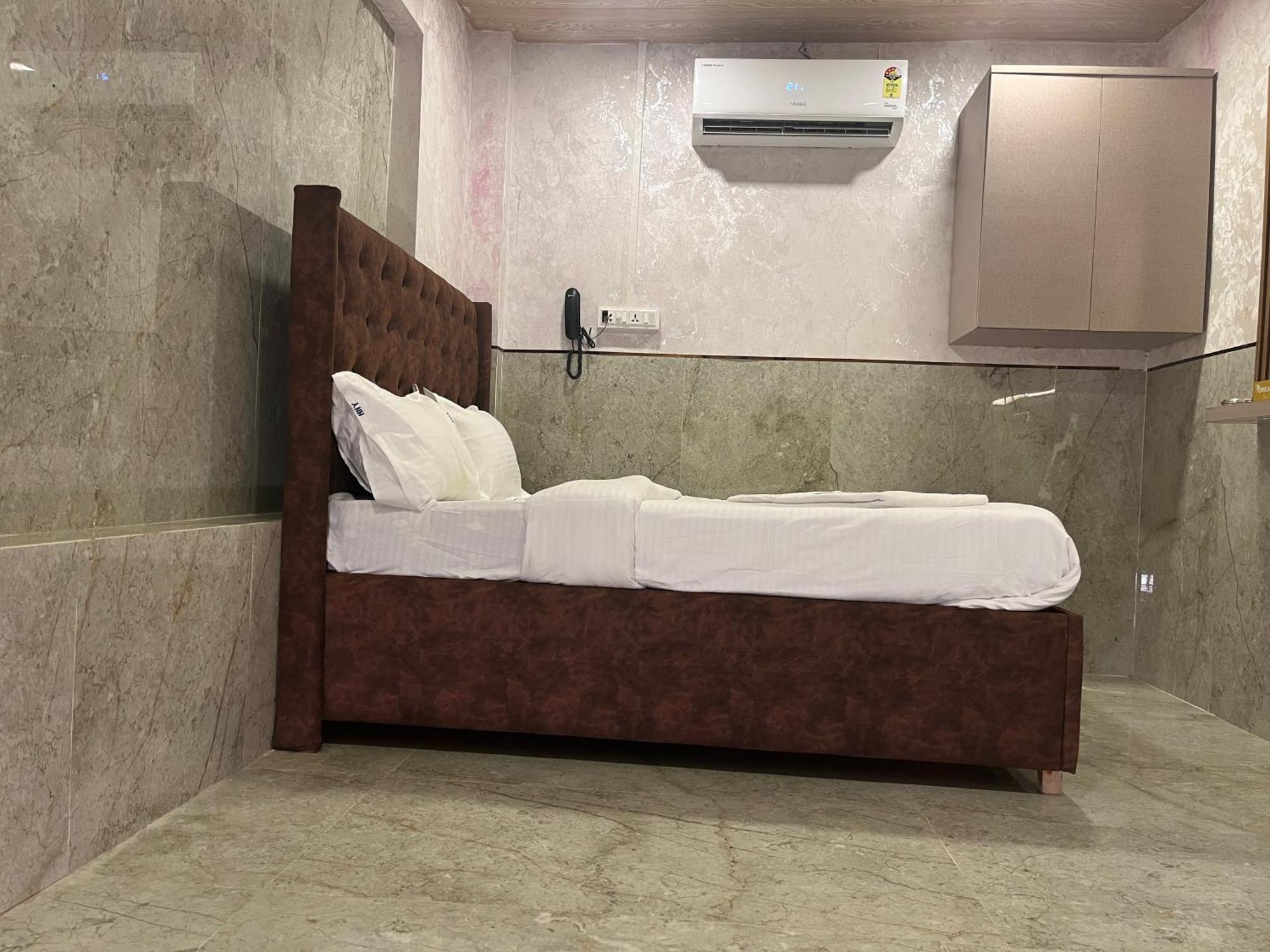 Hotel Newyork By Stayzy Rooms Мумбай Стая снимка